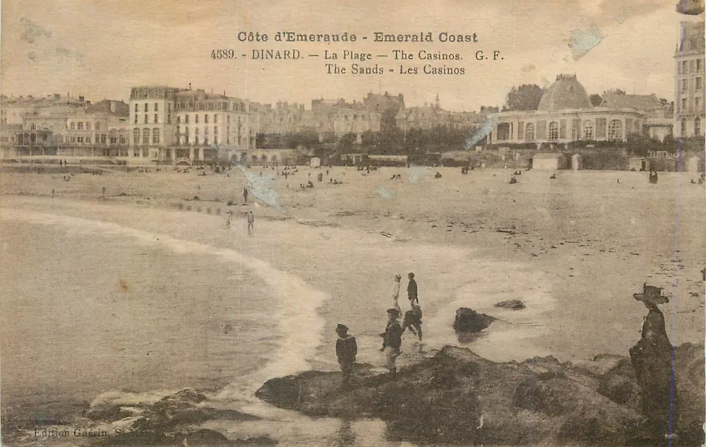 Dinard — A Praia — Os Casinos — Édition Guérin, St-Malo, n°4589 - Frente