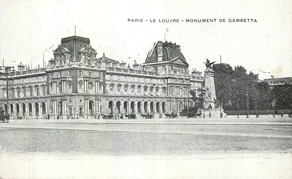 Paris - O Louvre - Monumento de Gambetta - Frente