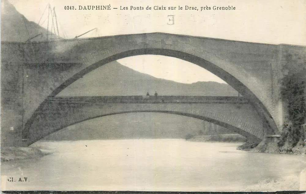 Les Ponts de Claix sur le Drac, près Grenoble — DAUPHINÉ — n° 0242 — éditeur A.V. - Recto