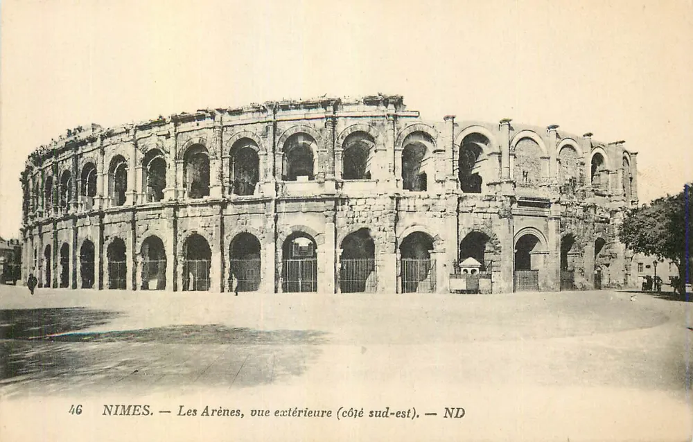 Nîmes — Les Arènes, vista exterior (lado sudeste) — ND - Frente