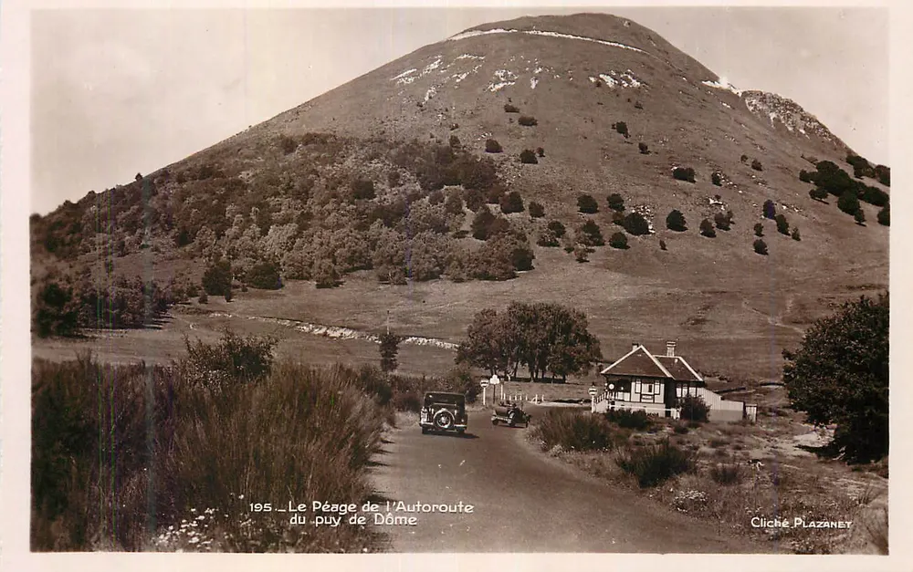 O Péage da Autoestrada do Puy de Dôme — Cliché Plazanet - Frente