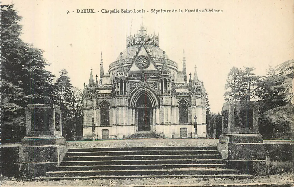 Dreux - Capela São Luís - Sepultura da Família Orleans - Frente