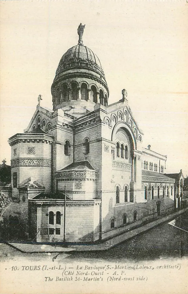 Tours (Indre-et-Loire) — A Basílica de São Martinho — Lado Noroeste — A. P. (arquiteto) - Frente