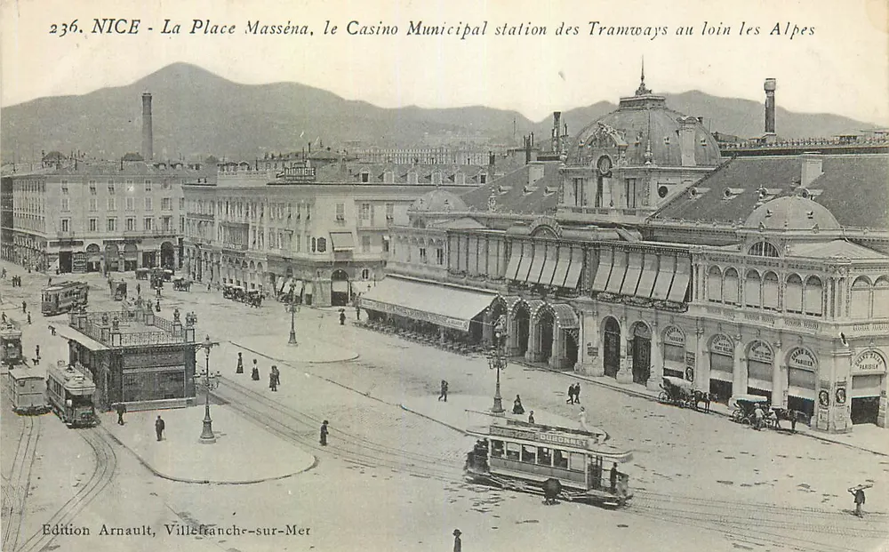 NICE - La Place Masséna, le Casino Municipal, station des Tramways au loin les Alpes — Édition Arnault, Villefranche-sur-Mer, n° 236 - Frente