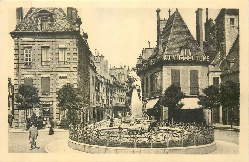 Place des Cordeliers — Dijon — Monument de Piron — éditeur Lévy et Neuudien Réunis, imp. Letellier, Paris - Recto