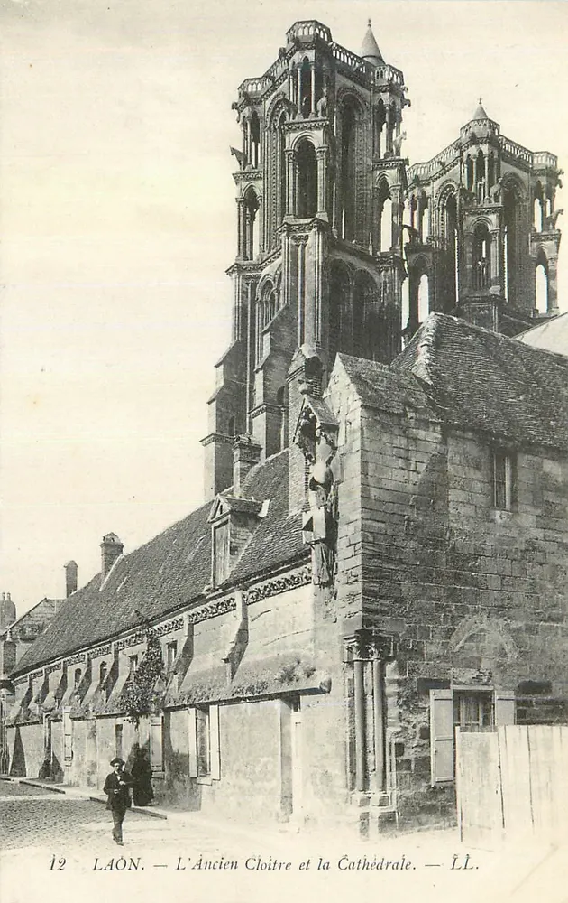 Laon — O Velho Claustro e a Catedral — LL. - Frente
