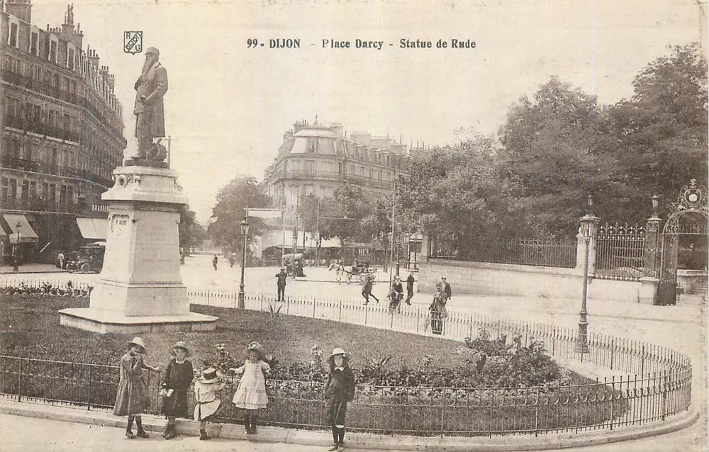 Dijon - Place Darcy - Estátua de Rude - Frente