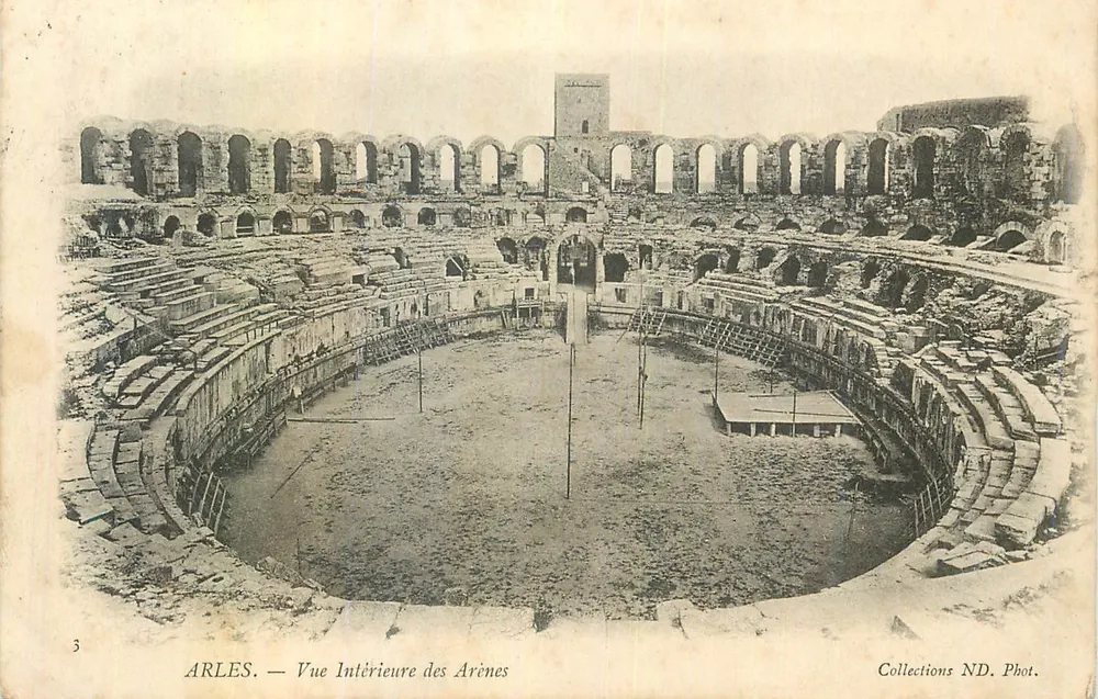 Arles — Vue Intérieure des Arènes — Collections ND. Phot. - Frente