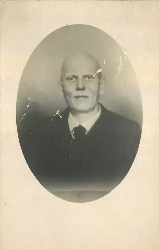 Portrait of a man — black and white photograph — postcard - Front