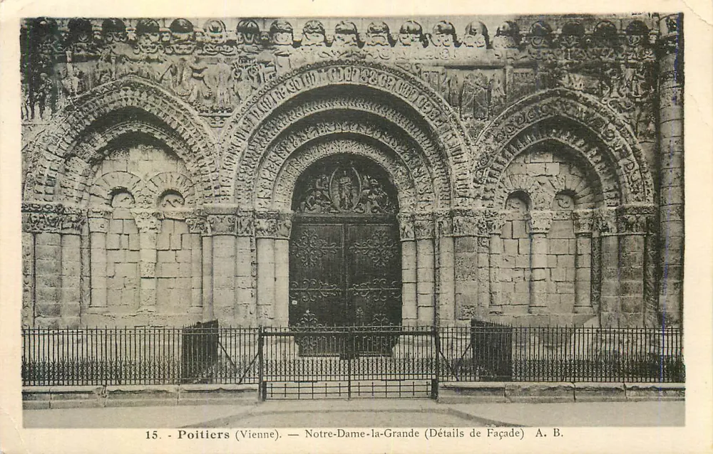 Poitiers (Vienne) — Notre-Dame-la-Grande (Détails de Façade) — A. B. - Recto