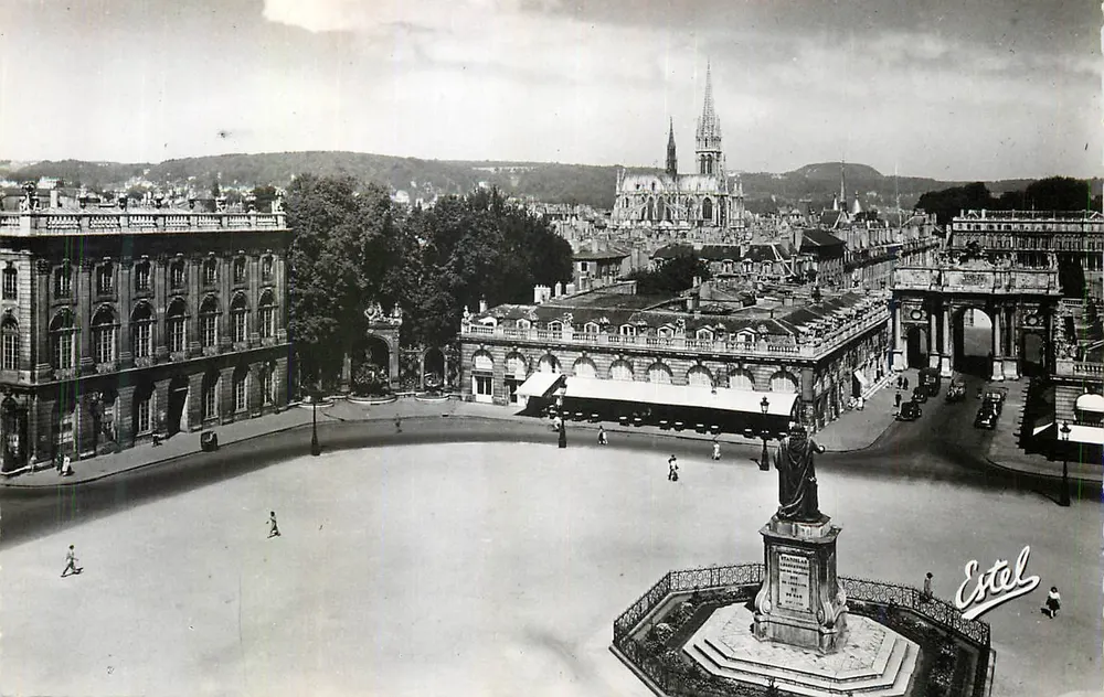 Nancy — Praça Stanislas, o Arco do Triunfo e a Igreja Saint-Epvre — Edições de Luxo « Estel » - Frente