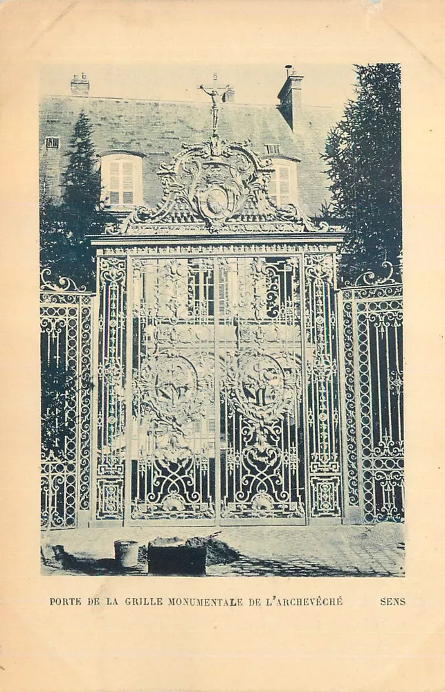 Porta da grade monumental da arquidiocese — Sens - Frente