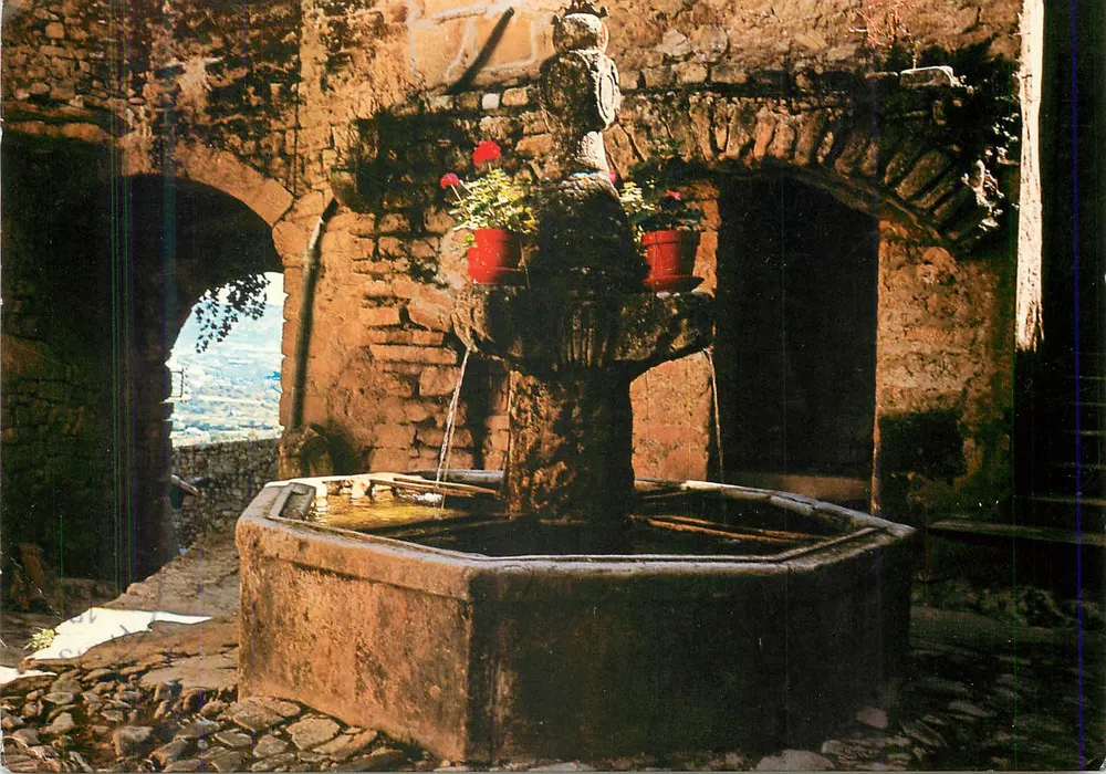 Fontaine provençale — Vieille Fontaine Provençale — Éditions de Provence G.A.L. - Recto