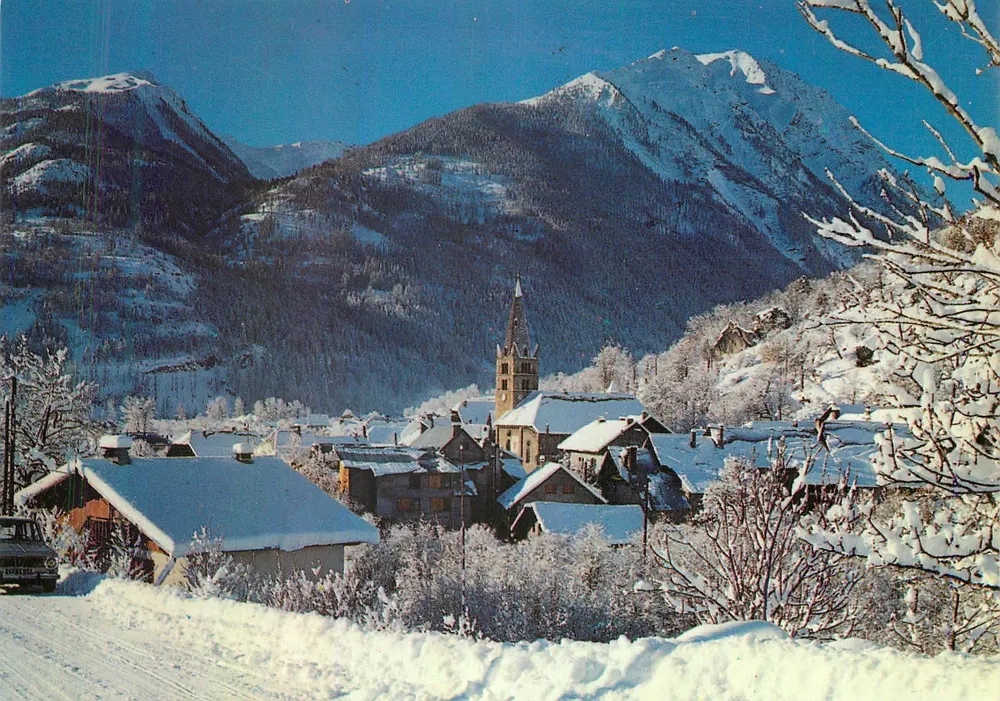 Vallouise — Vista invernal com igreja e montanhas nevadas — Editions F. FRANCOU - Frente