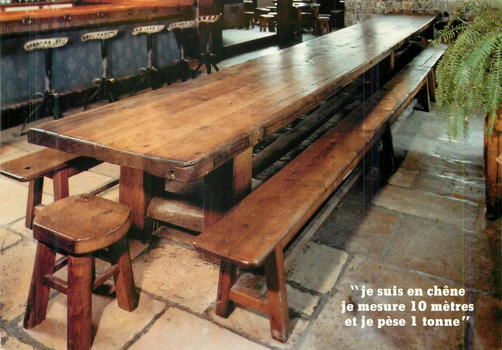 Mesa de carvalho — 10 metros e 1 tonelada — La Mangeoire, Le Ménilot - Frente