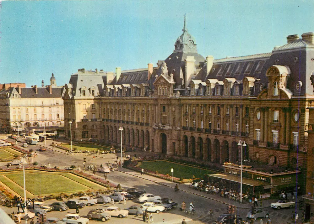 Rennes - Palácio do Comércio — Edições Chareau, Nantes - Frente