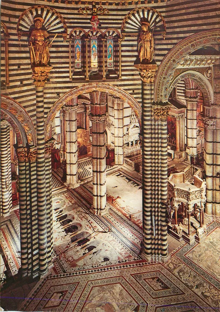 Siena — Catedral — interior com piso e cadeira - Frente