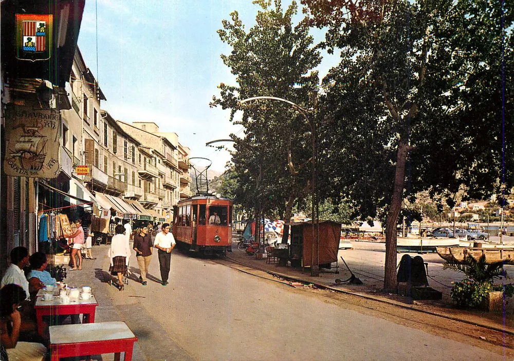पुराना पोस्टकार्ड पुएर्तो डे सोलर के मरीना — लाल ट्रैमवे — प्रकाशक A. Subirats Casanovas, संख्या 1700 - आगे