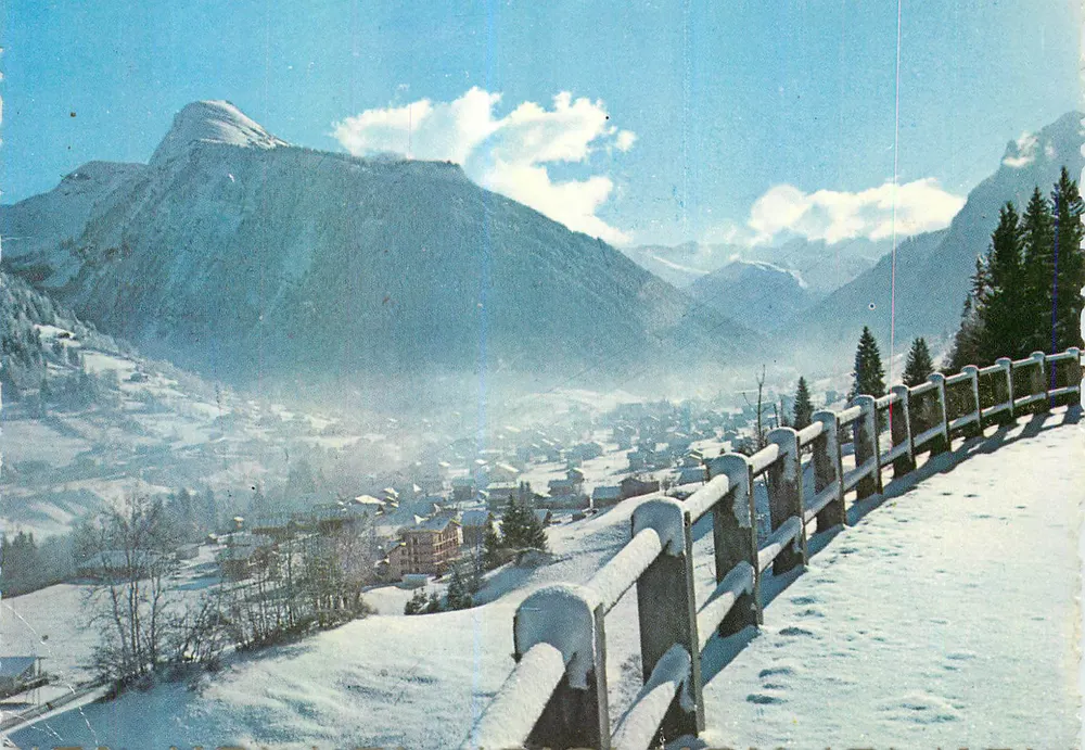 Morzine — Vue générale — Pointe de Ressachaux (2172 m) — Édition Oiset Gloria - Recto