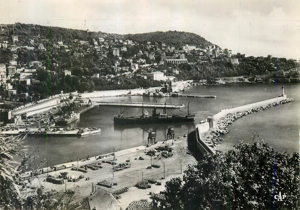 Nice - A entrada do Porto e o Mont Boron — C.A.P. (47) - Frente