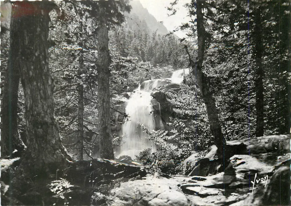 Cascata do ponte d'Espagne — Env. de Cauterets (Hautes-Pyrénées) — Edições de Arte 'YVON', Paris - Frente
