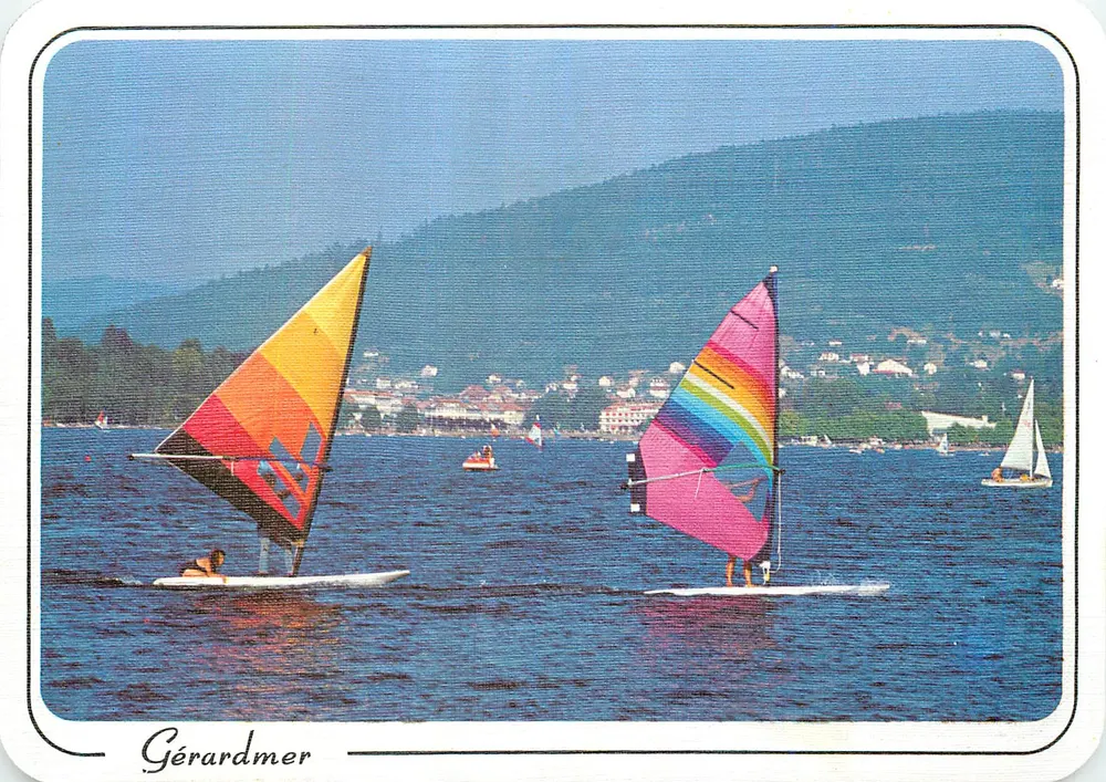 Gérardmer — Voiles colorées sur le lac — Société d'Agences et de Diffusion - Rue Forlen - Recto