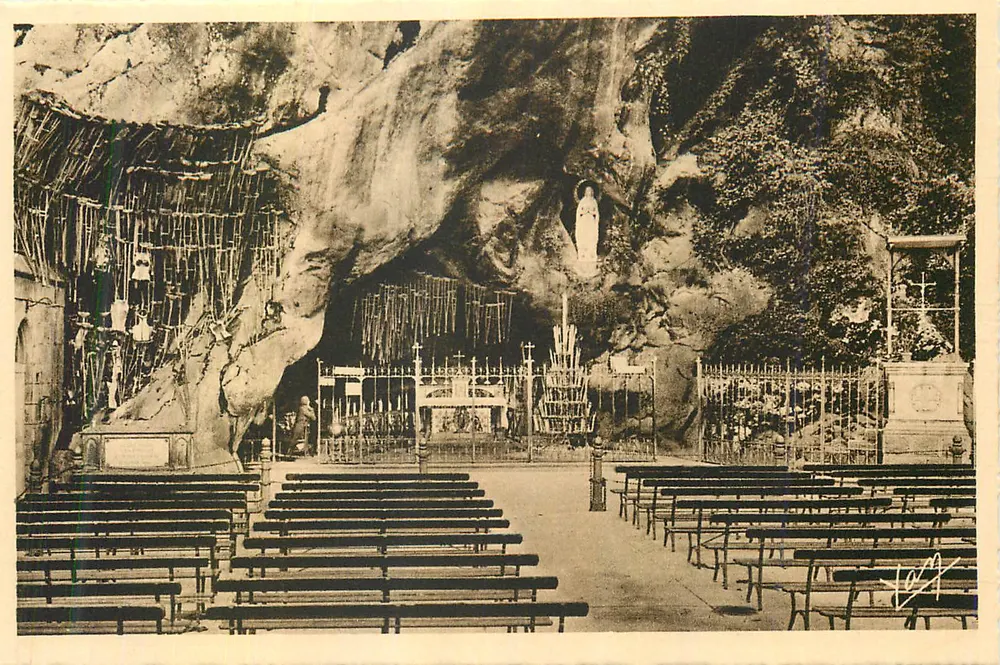 Die Wunderhöhle — Lourdes (Hautes-Pyrénées) — Photo Edition Quinault - Vorderseite