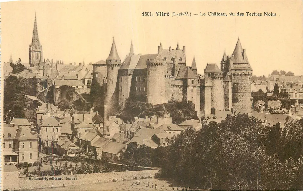 Vitré (Il-et-V.) — Le Château vu des Tertres Noirs — A. Lamiré, éditeur, Rennes - Recto