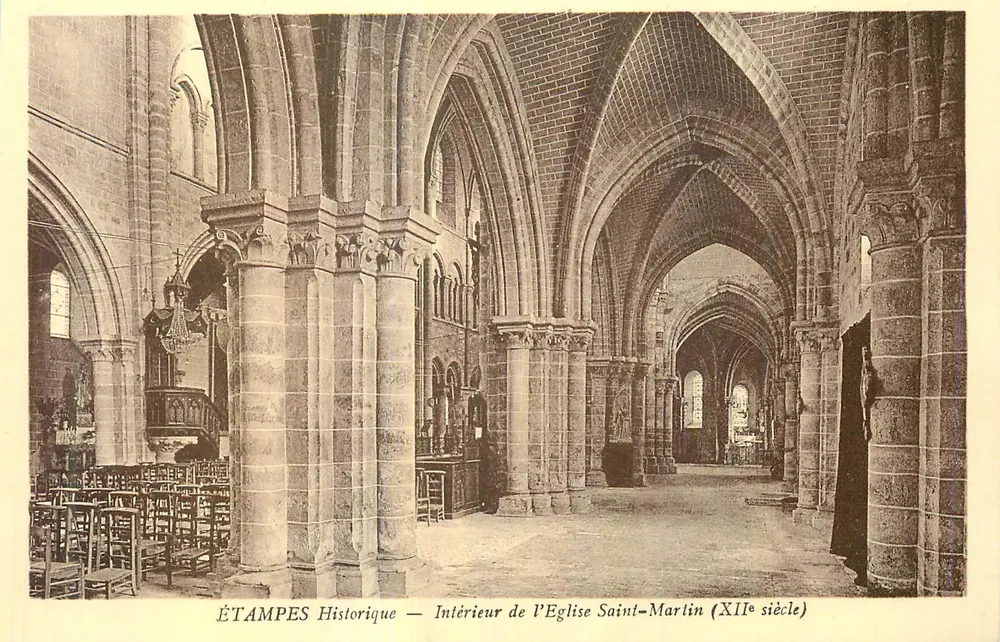 Étampes Historisch — Innenansicht der Kirche Saint-Martin (12. Jahrhundert) - Vorderseite
