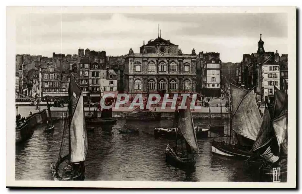 L'Anse des Pilotes, le Musée et la rue de Paris — Le Havre — (14) « REAL-PHOTO » C.A.P. - PARIS - Recto