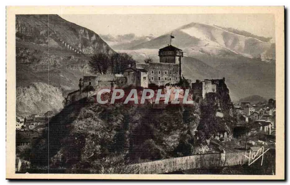Le Château-Fort et les Montagnes — Lourdes — Édition Photo Quinault, Lourdes - Recto