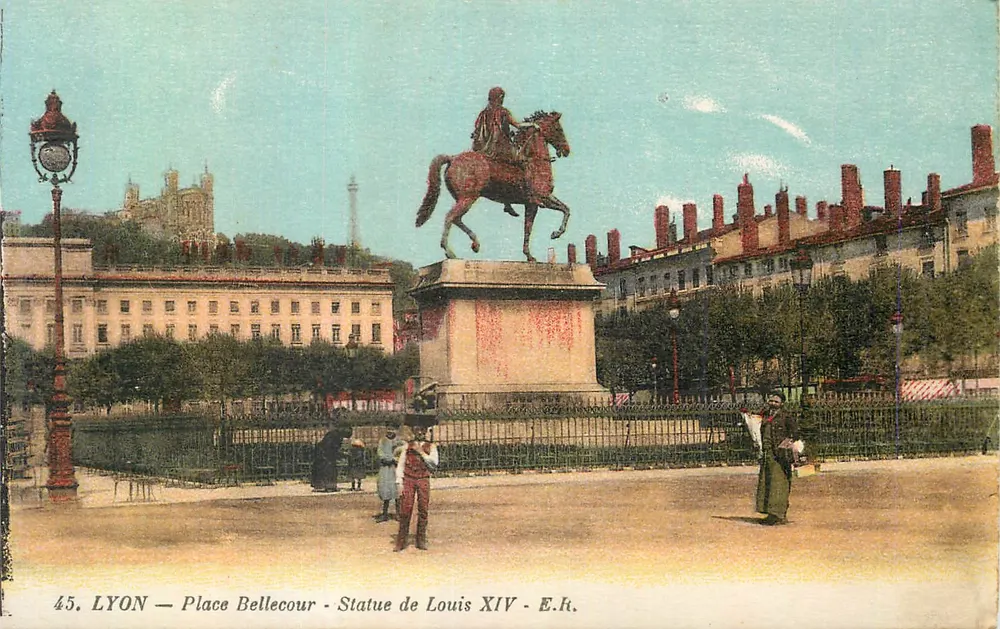 LYON — Place Bellecour — Statue de Louis XIV — E.r. - Recto