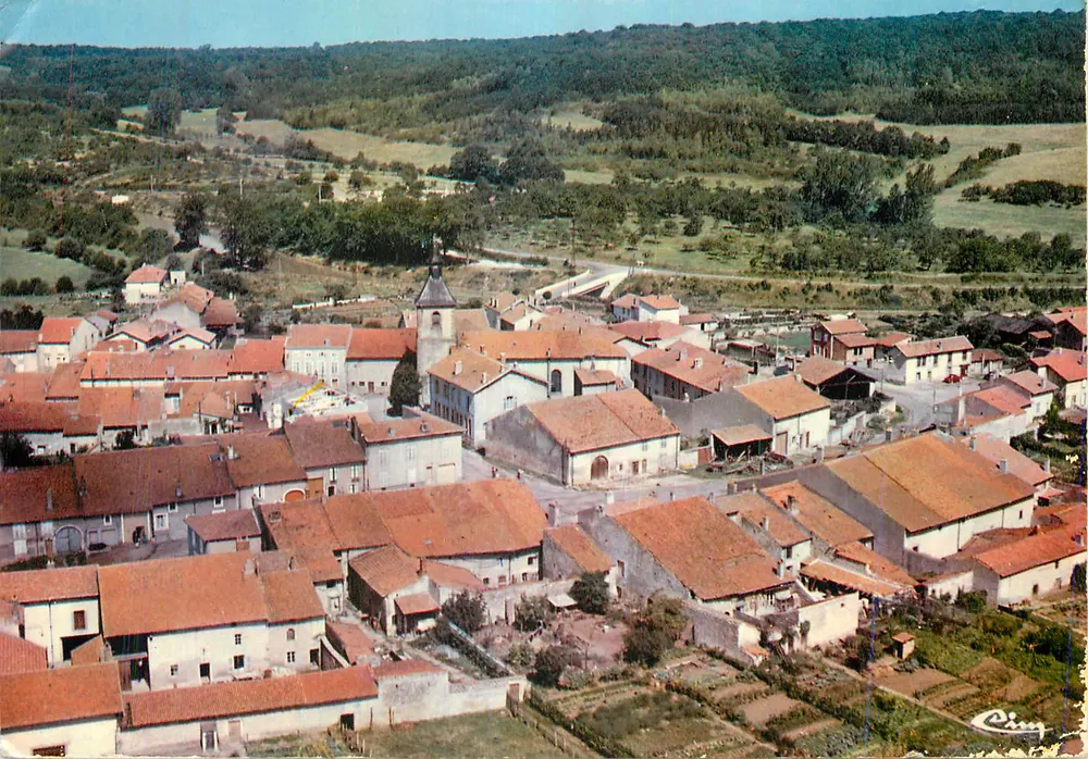 Crévic (M.-ct-M.) — Vue générale aérienne — Combiert Imprimeur Mâcon - Frente