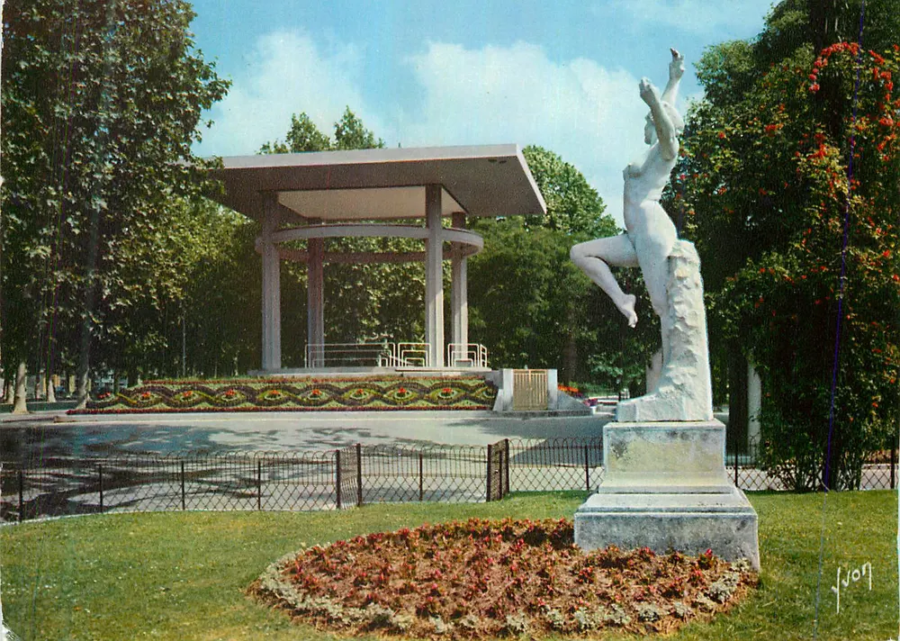 A Esplanada e o Kiosque Bosc — Montpellier (Hérault) — Edições de Arte 'Yvon' n°1 - Frente