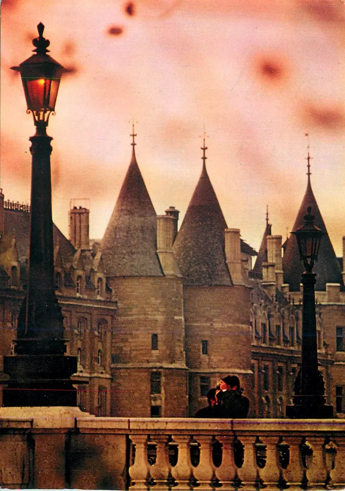 As Torres da Conciergerie — Paris — Edições CHANTAL - Frente