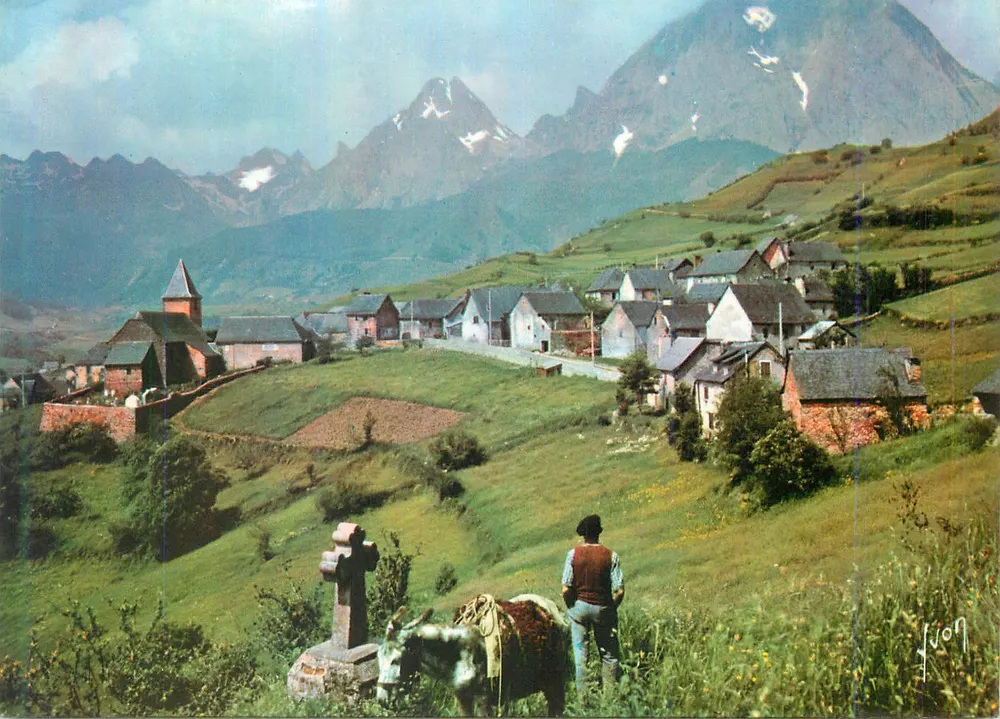 Das Dorf und die Pyrenäen — Pyrénées-Atlantiques — Éditions d'art Yvon - Vorderseite