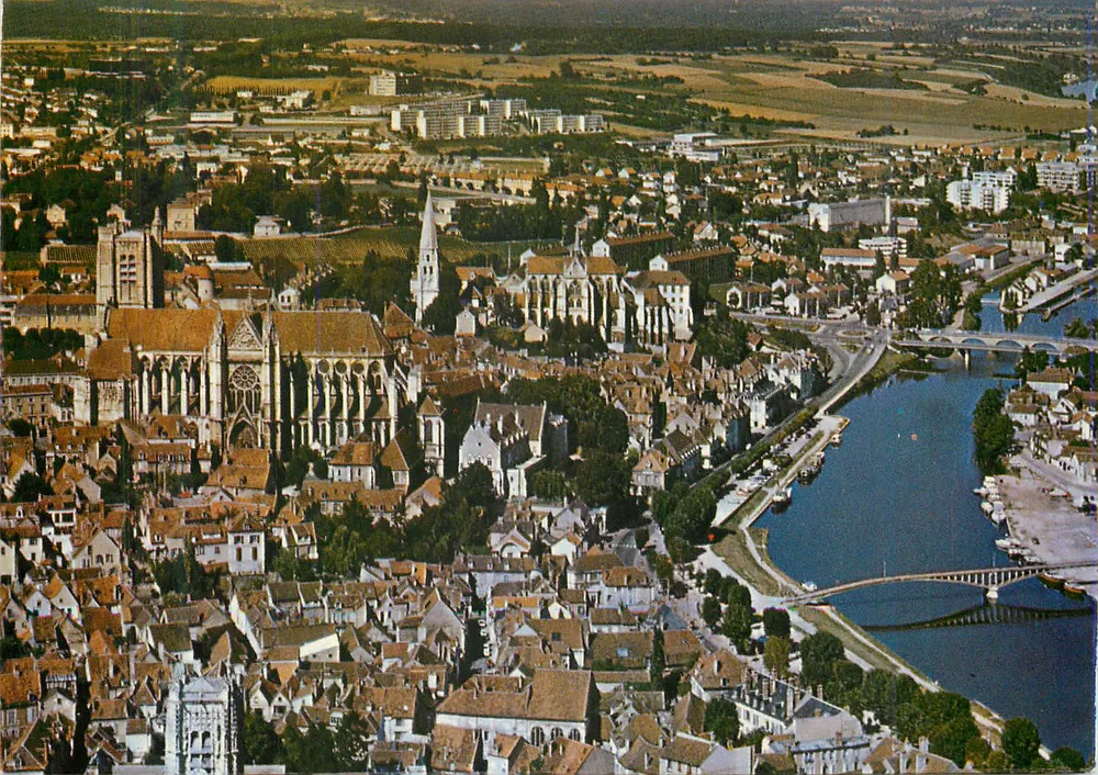 Auxerre (Yonne) — vista aérea — Les Éditions Nivernaises - Frente