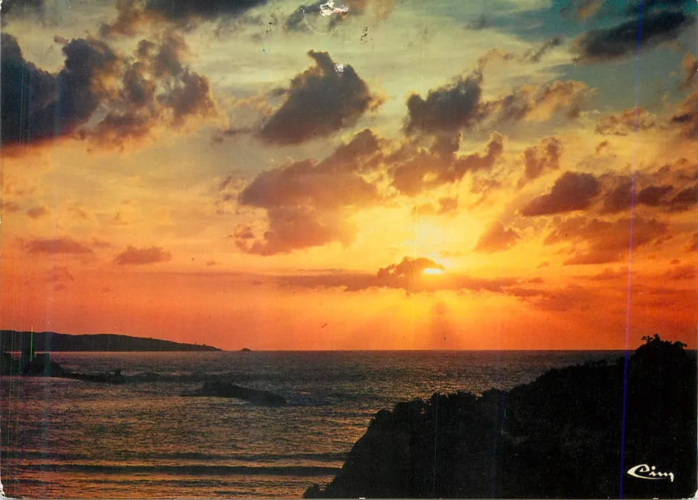 Sonnenuntergang über die Bucht — ST-JEAN-de-LUZ (Pyr.-Atl.) — Verlag Combiér, Mâcon - Vorderseite
