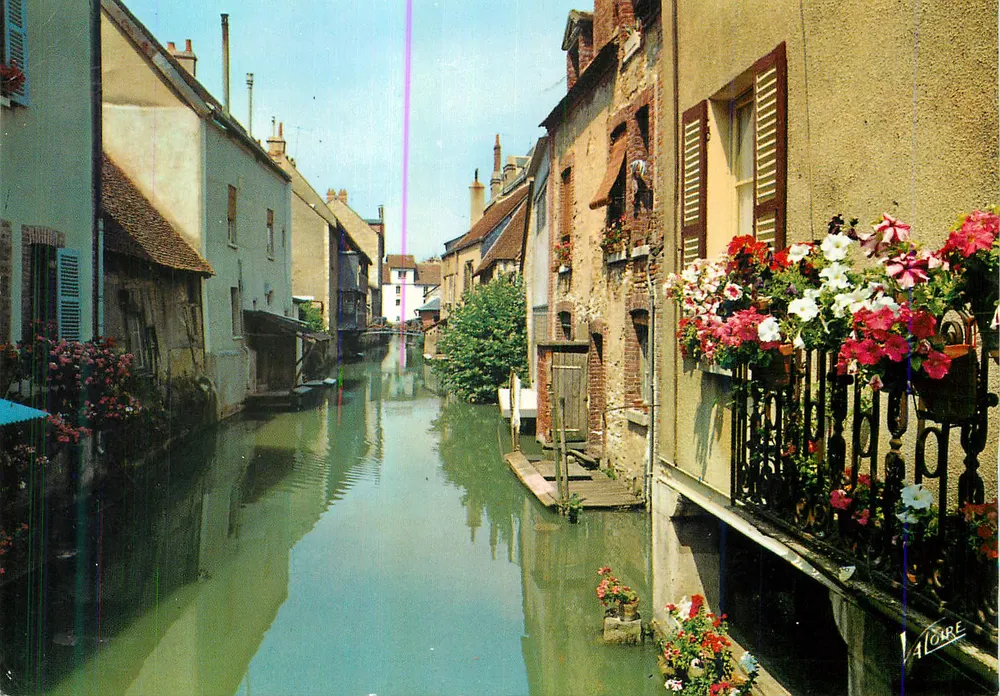 Montargis (Loiret) — La Venise du Gâtinais — Éditions Valoire - Recto