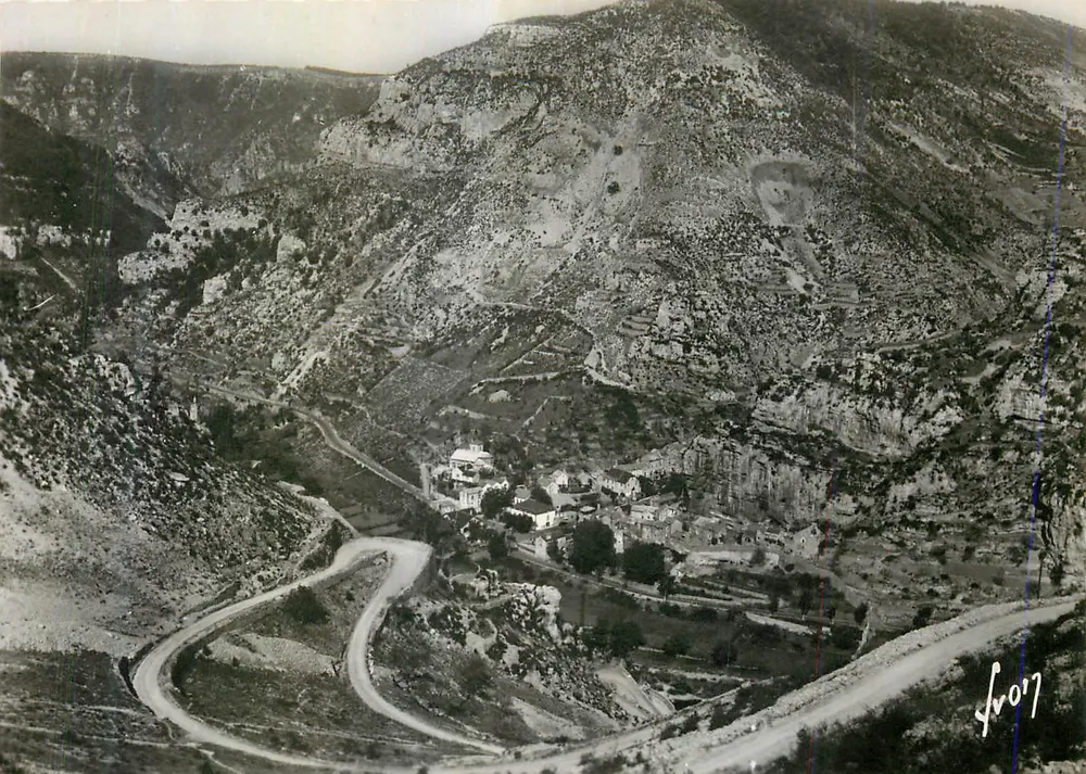 Gorges du Tarn — La Malène (Lozère) — Causse de Sauveterre — Éditions d'Art 'YVYON', Paris - Recto