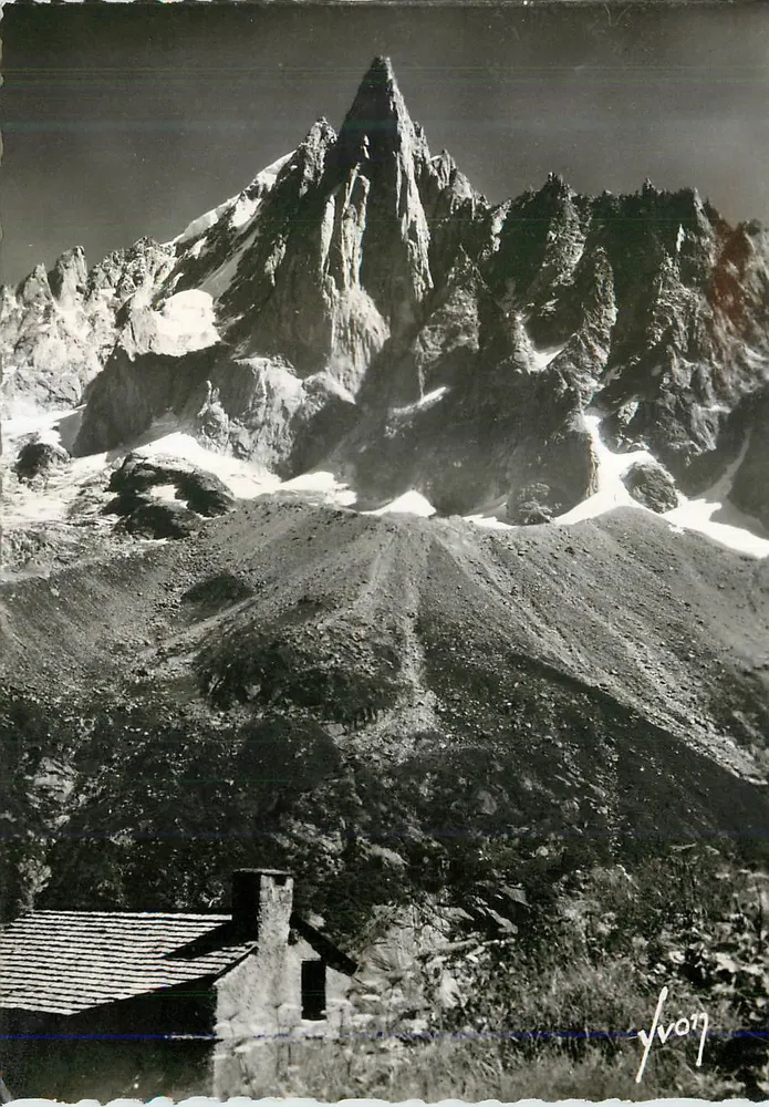 The Dru Needle (3754 m) — the Temple of Nature — Editions d'Art 'YVON', Paris - Front