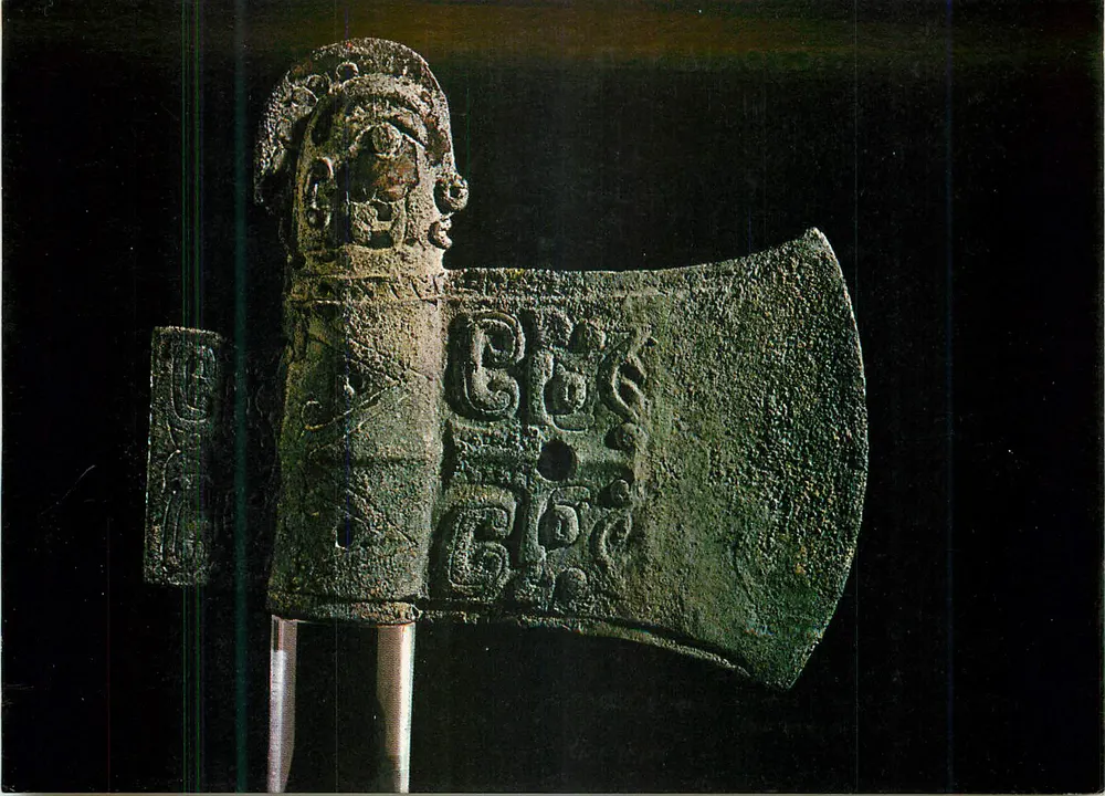 Hache cérémonielle — Shang — Victoria and Albert Museum - Recto