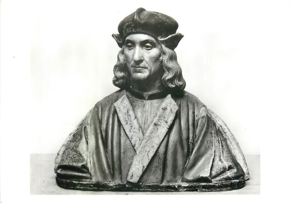König Heinrich VII — Gefärbte und vergoldete Terrakotta-Statue — Victoria and Albert Museum - Vorderseite