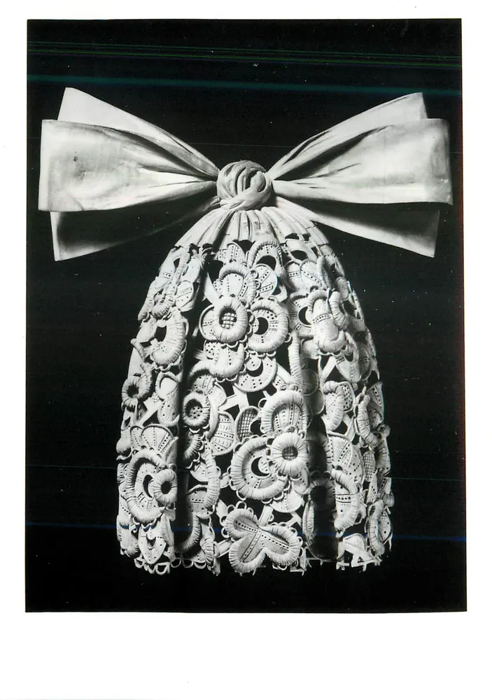 Cravat en bois sculpté — Grinling Gibbons (1648-1721) — Victoria and Albert Museum, n° W.183 - Recto