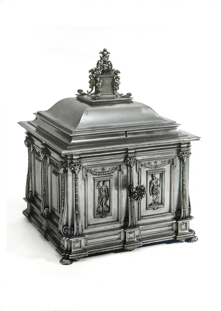Casket — figures of Mars and Minerva, arms of Medici family — Victoria and Albert Museum, M.101 - Recto