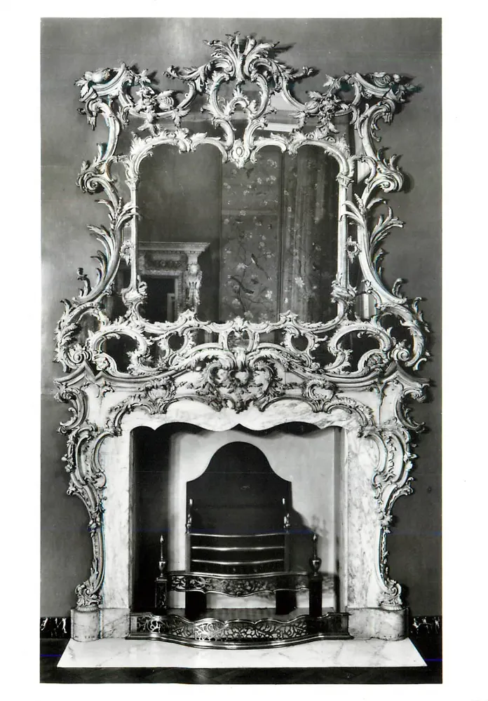 Lareira com espelho — mármore e madeira esculpida pintada — Museu Victoria and Albert, W.168 - Frente