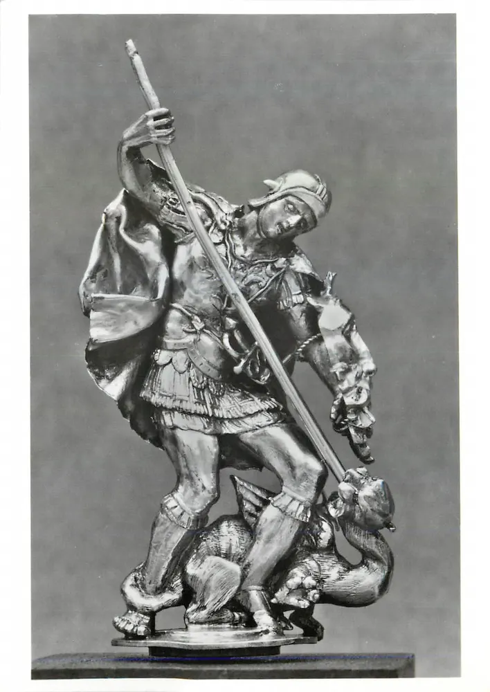 Saint Georges combattant le dragon — statue en argent parcel-gilt — Victoria and Albert Museum - Recto