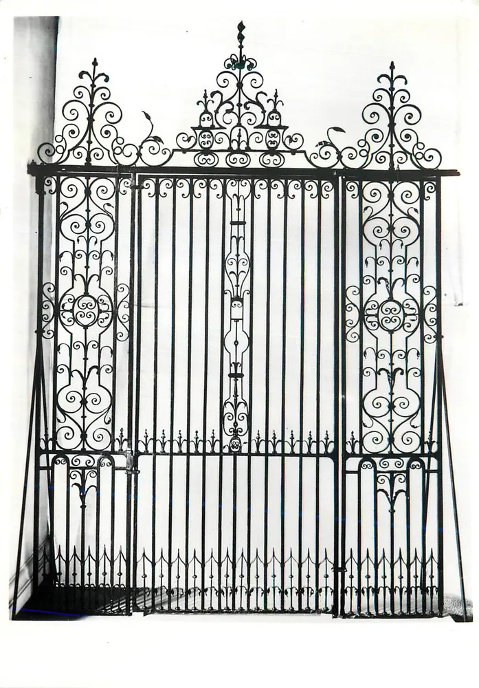 Portail en fer forgé — première moitié du XVIIIe siècle — Victoria and Albert Museum - Recto