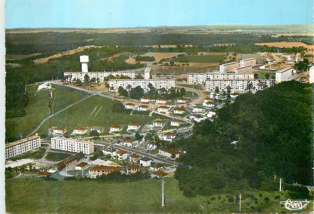 Evreux - Netreville (Eure) — Vista geral aérea — Combiér Imp. Macon - Frente