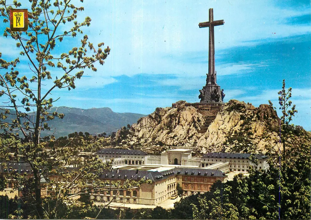 Santa Cruz del Valle de los Caídos — Monumento com cruz na montanha — Editorial Patrimonio Nacional, N° 38 - Frente